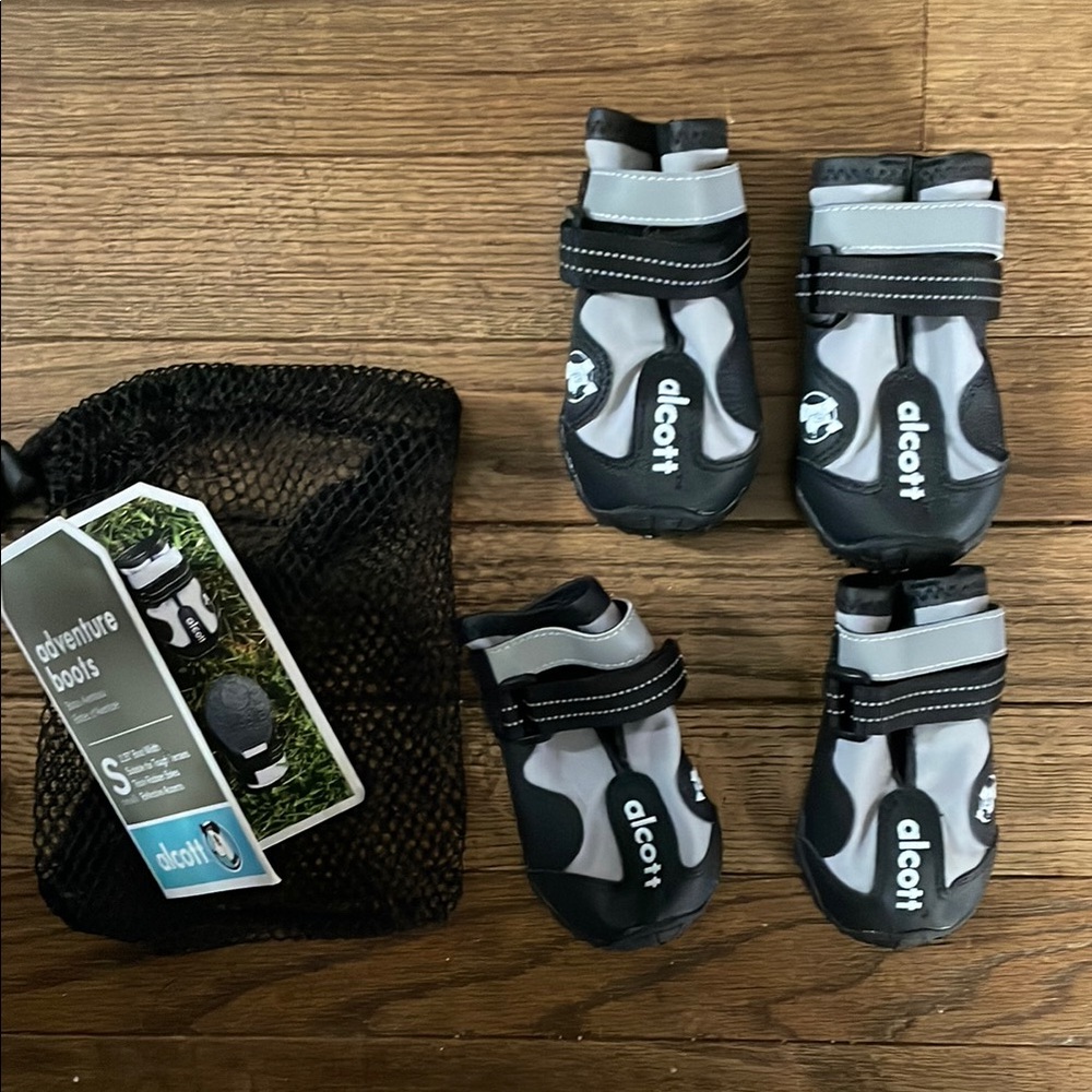 NEW Alcott Adventure Dog Boots in Black and Gray
